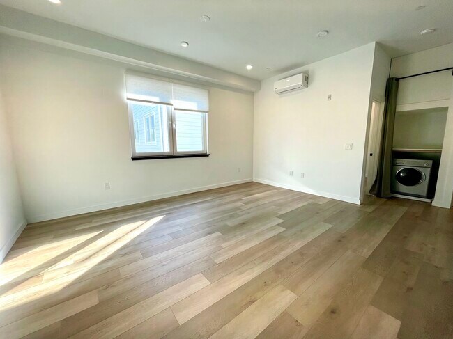 Building Photo - 1309 N Hope St
