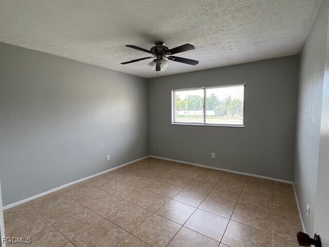 Foto del edificio - 1206 Diplomat Pkwy E