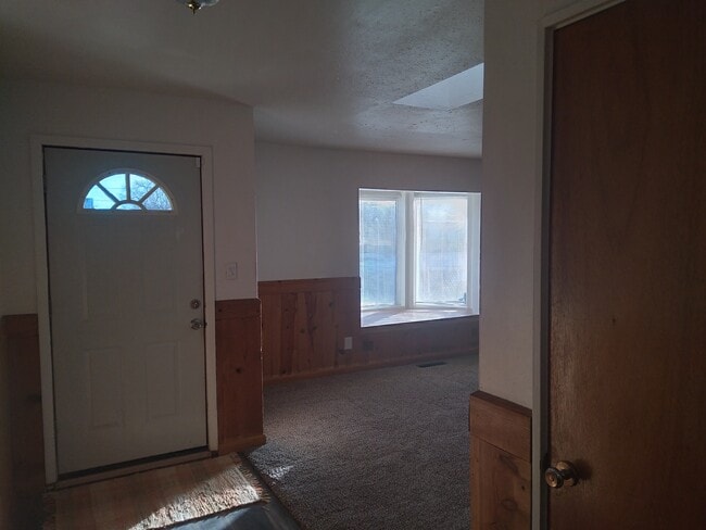 Building Photo - 732 Clovis Ave