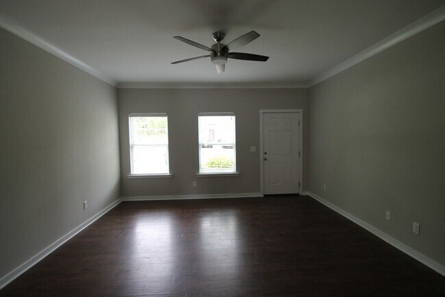 Foto del edificio - Exclusively Offered by MUSE REALTY, LLC