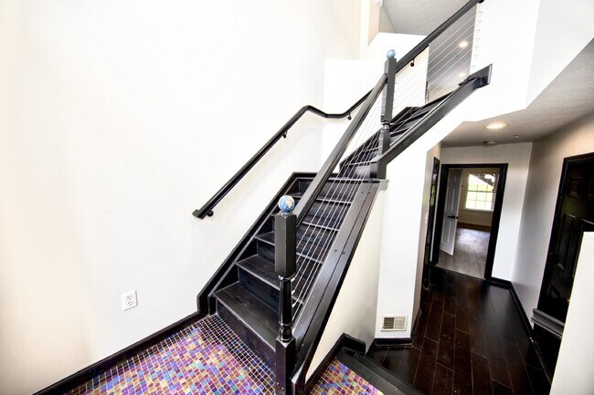 Foto del edificio - Modern Comfort Meets Everyday Convenience in this Stunning Forest Hill Townhome with 3 Beds & 3.5...