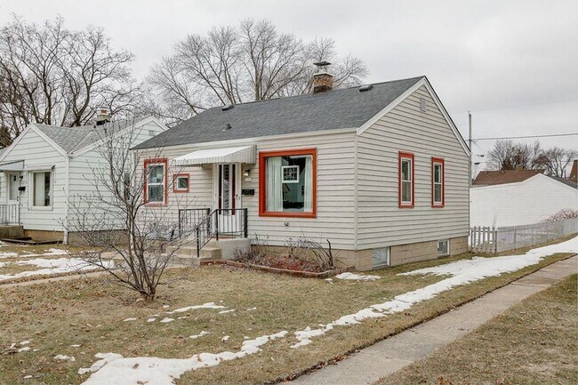 Building Photo - Beautiful 2 Bedroom 1 Bath Single Family H...