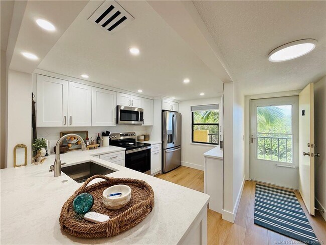 Foto del edificio - 7370 S Ocean Dr