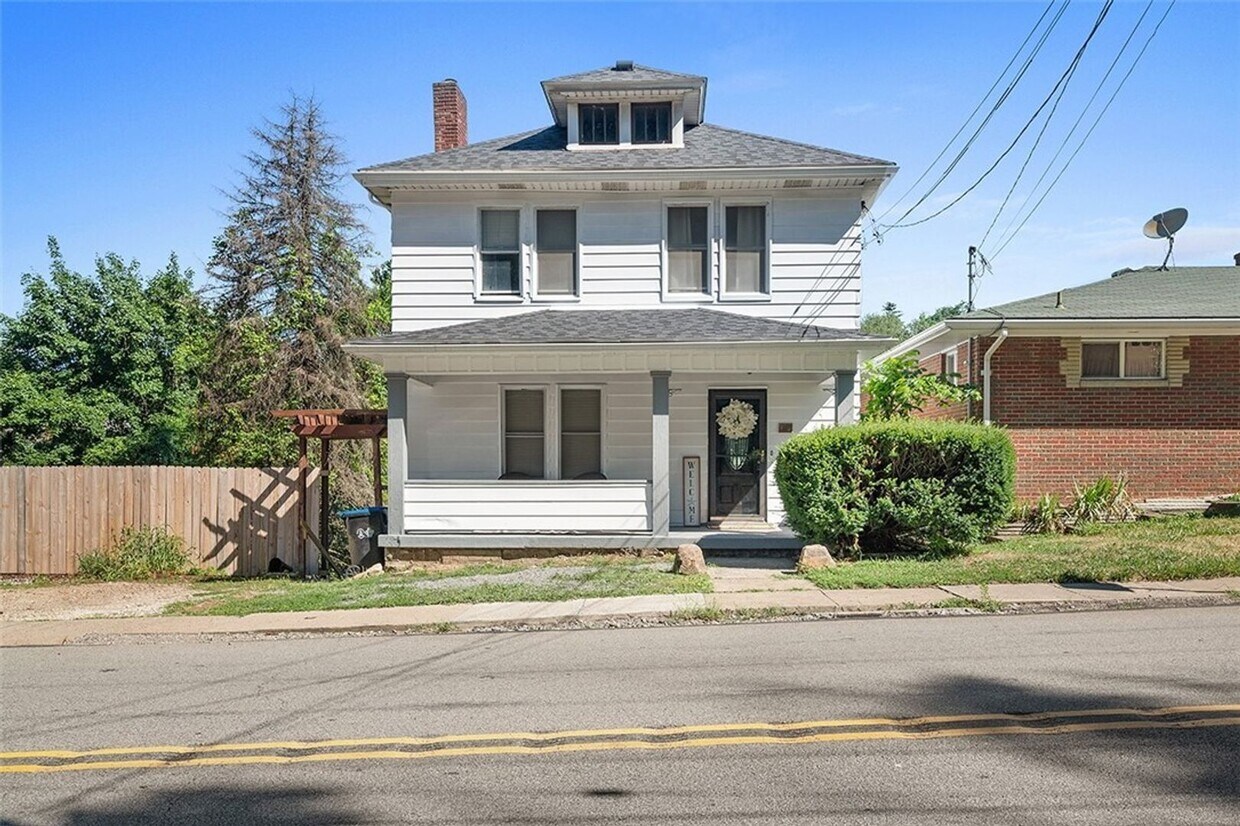Primary Photo - Charming 4 Bedroom House!