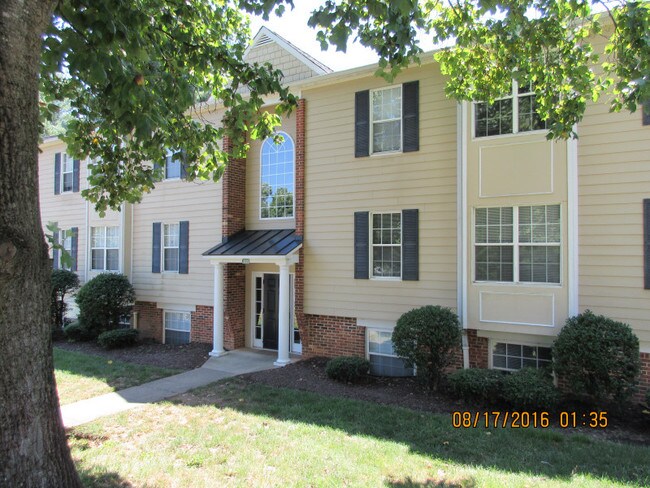 Building Photo - 1221 Villa Ln