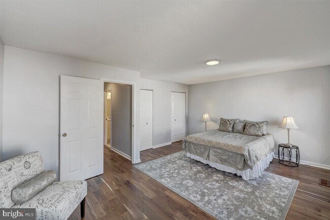 Building Photo - 1115 Harvard St NW