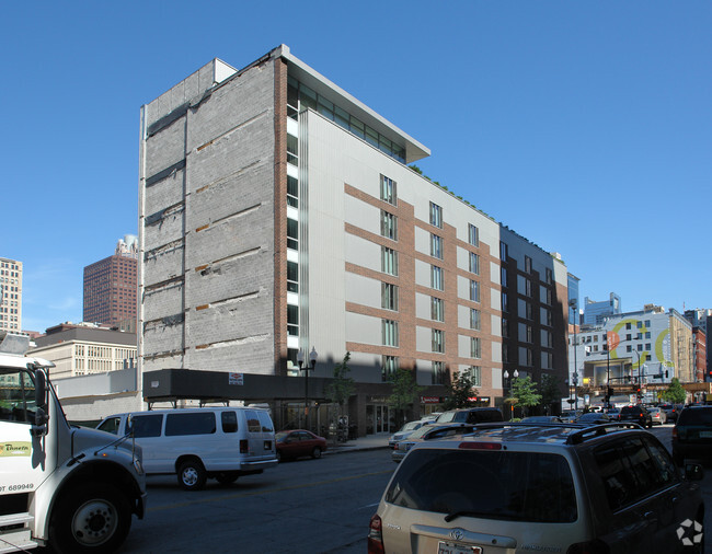 Building Photo - 600 S Wabash Studios