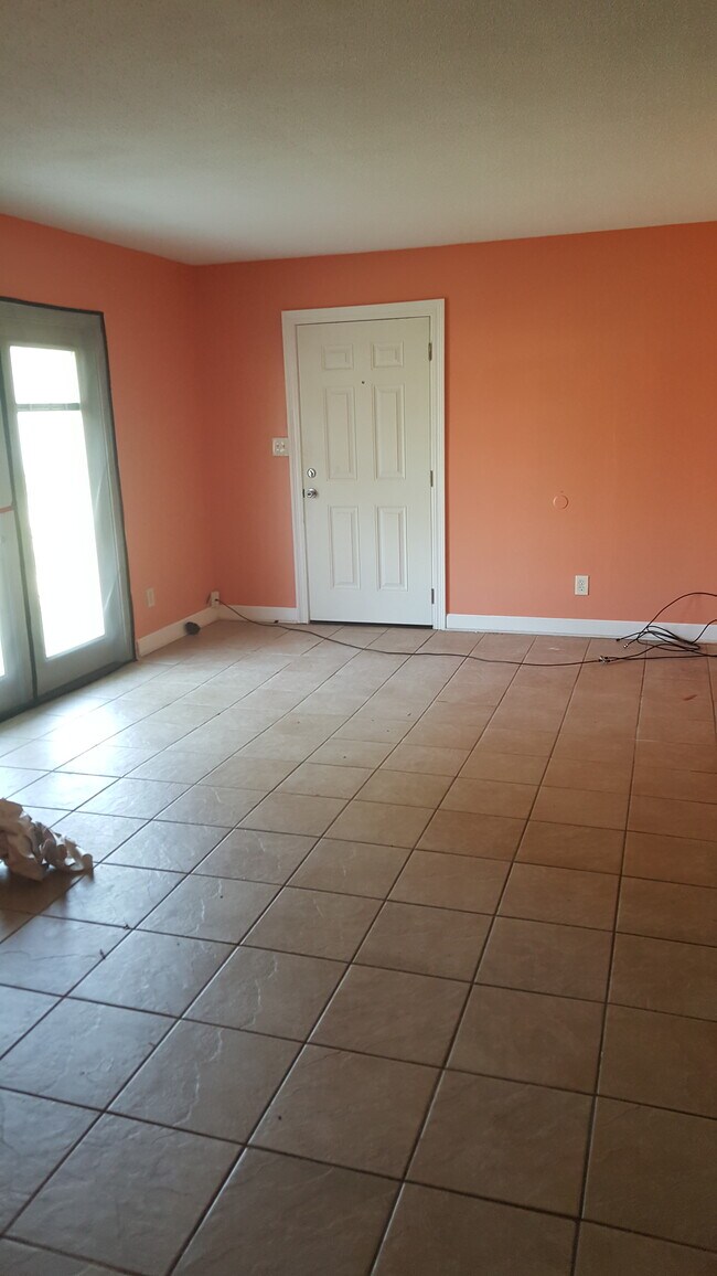 Living room - 2100 W Beach Dr