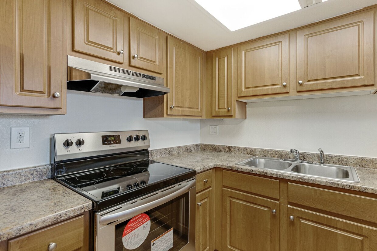 Foto principal - ADORABLE 1 bed/1bath CONDO**Section 8 Acce...
