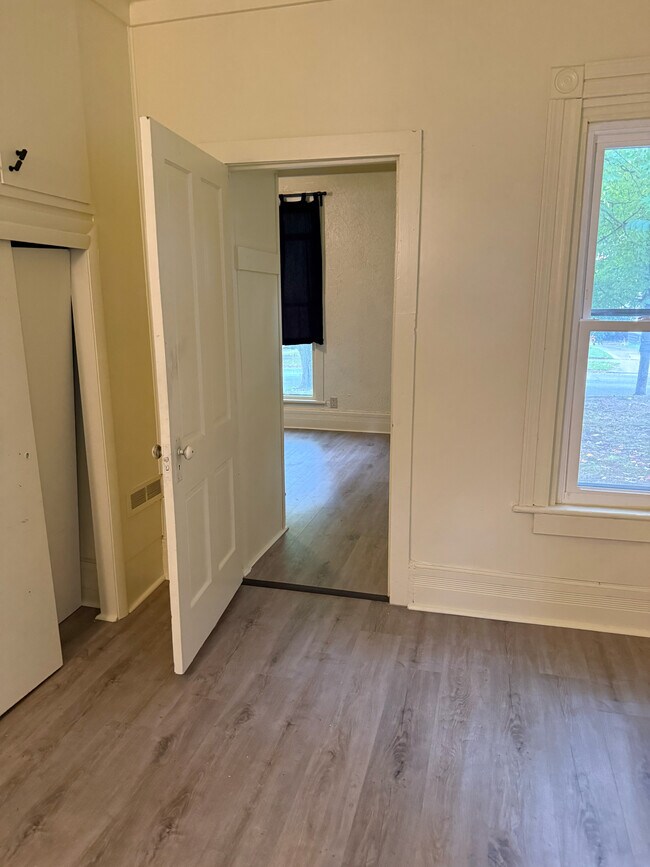 Foto del edificio - 102 S Balch St