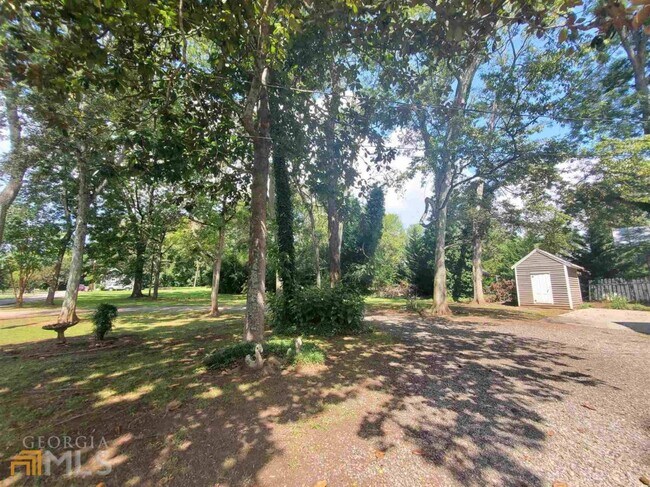 Building Photo - 205 N 2nd St