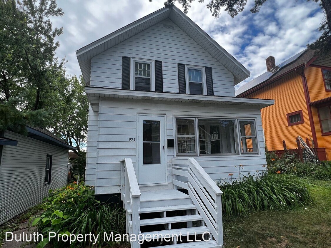 Primary Photo - 3 br, 1 bath House - 921 N 13th Ave E
