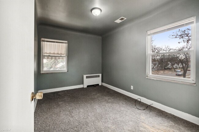 Building Photo - 5 br, 1.5 bath House - 19739 Hasse St