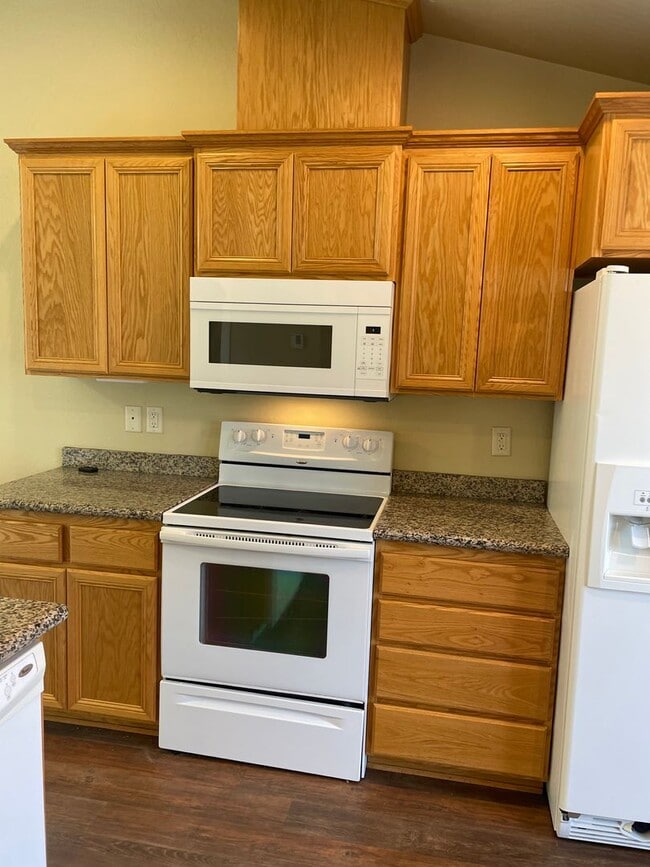 Building Photo - Nice 1 Bedroom 1 Bath Located in the Frien...