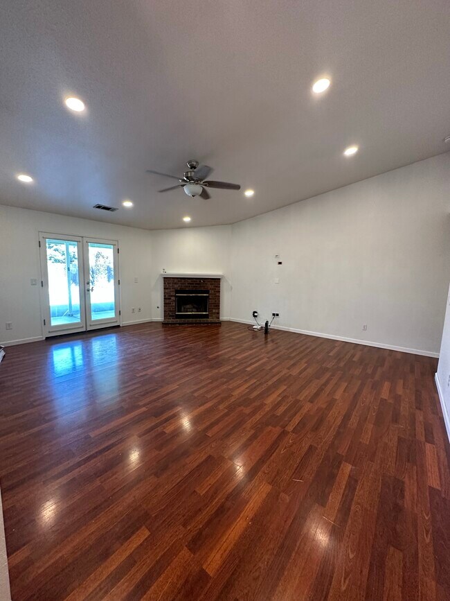 Building Photo - 2123 Ashwood Ct