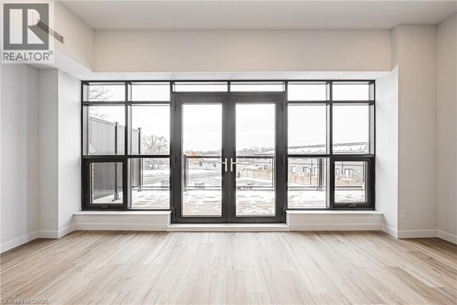 Photo du bâtiment - 555 Sanatorium Rd