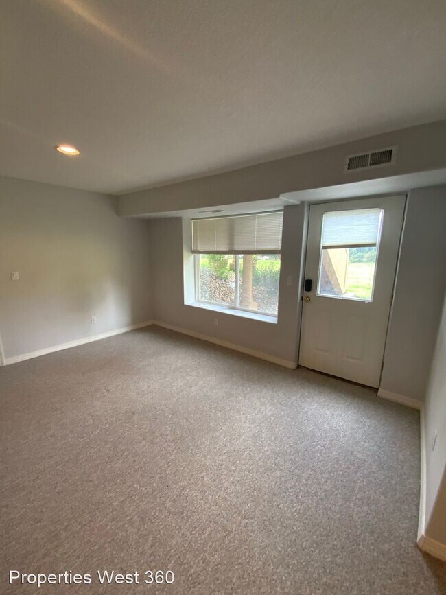 Building Photo - 1 br, 1 bath House - 30002 NE Walmer Rd.