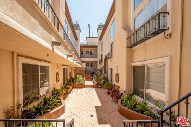 Building Photo - 7120 La Tijera Blvd