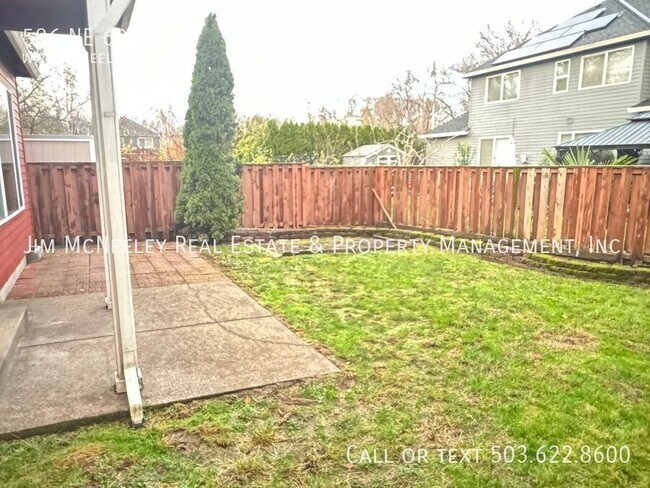 Foto del edificio - 586 NE 60th Ave