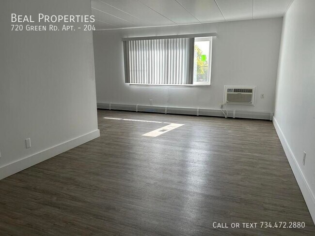 Foto del edificio - 720 Green Rd