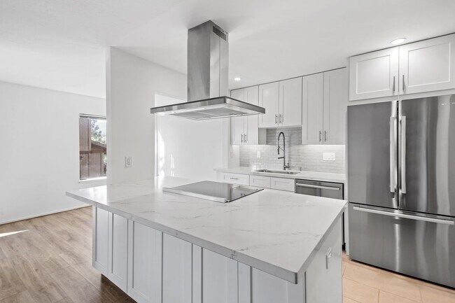 Foto del edificio - 3338 La Mesa Dr