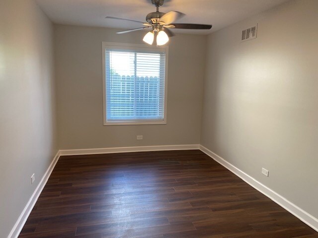 Foto del edificio - 2411 Red Bud Ln
