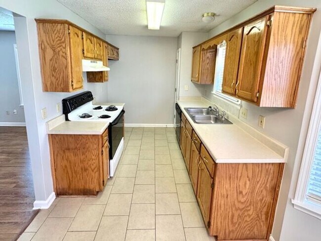 Foto del edificio - Available Now! 3 Bedroom 2 Bath Home in Co...
