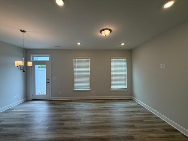 Building Photo - 3605 Tarmac Rd
