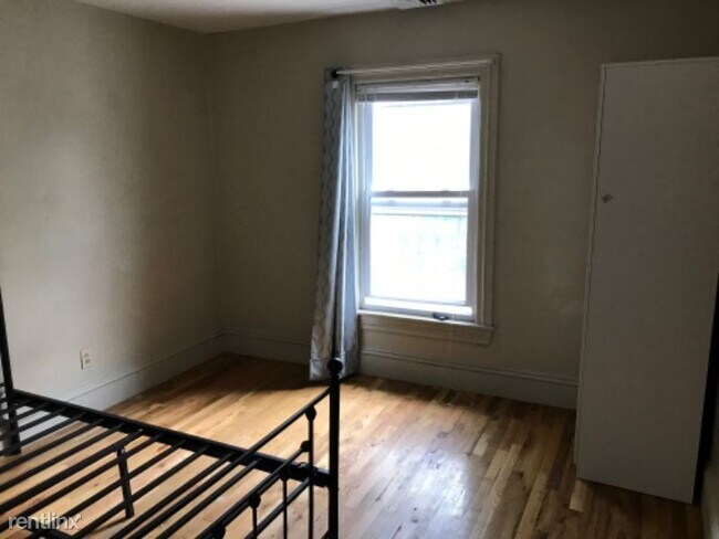 Building Photo - 3 br, 1 bath Apartment - 7 Hope Street