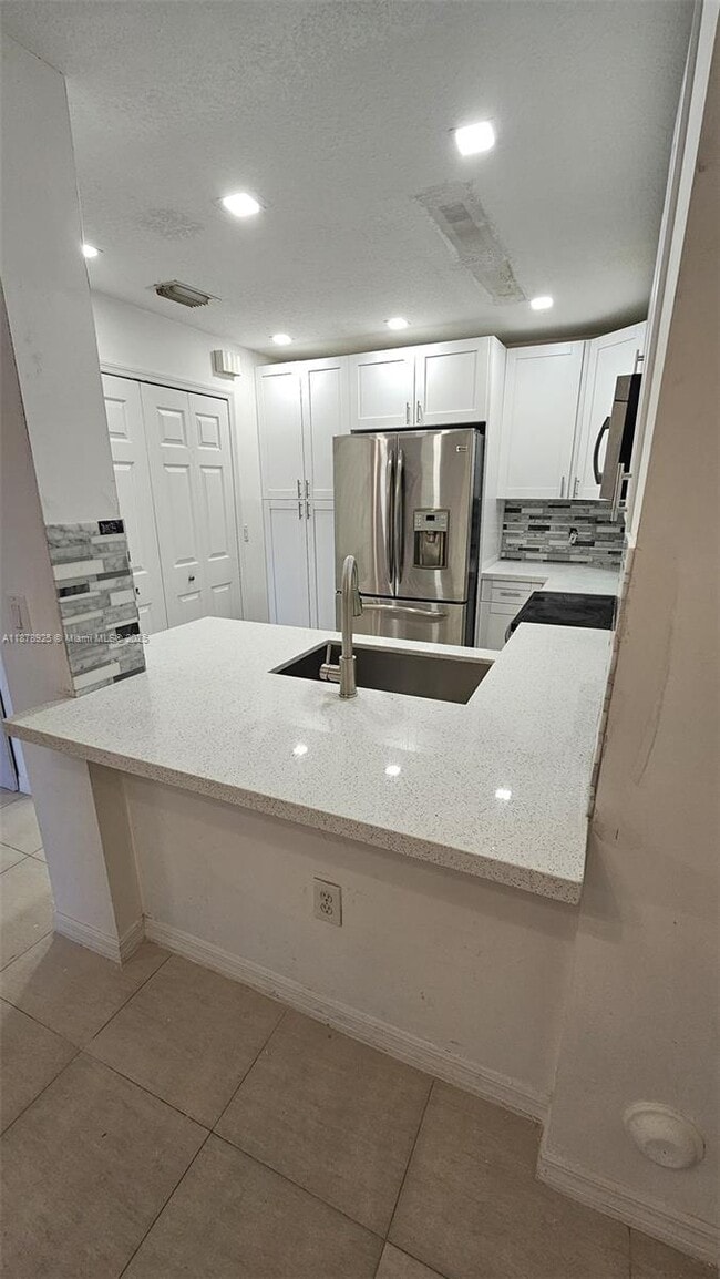Foto del edificio - 6202 NW 115th Pl