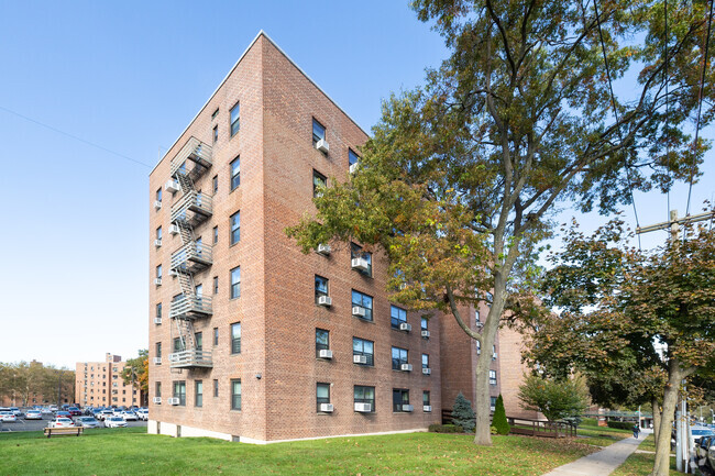 Building Photo - Windsor Park