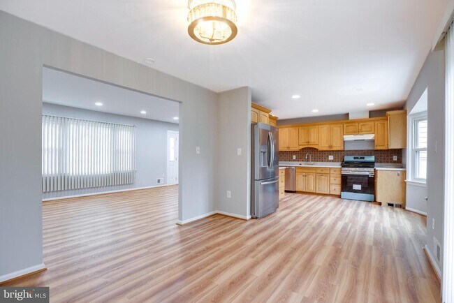 Building Photo - 8000 Lady Lewis Ct