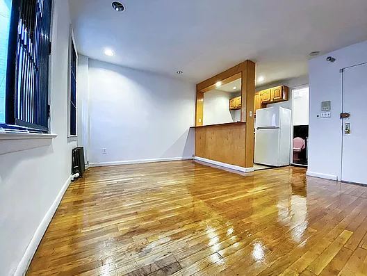 Foto del edificio - 139 E 12th St