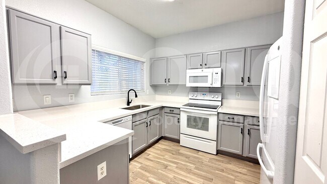 Building Photo - 1633 E Lakeside Dr