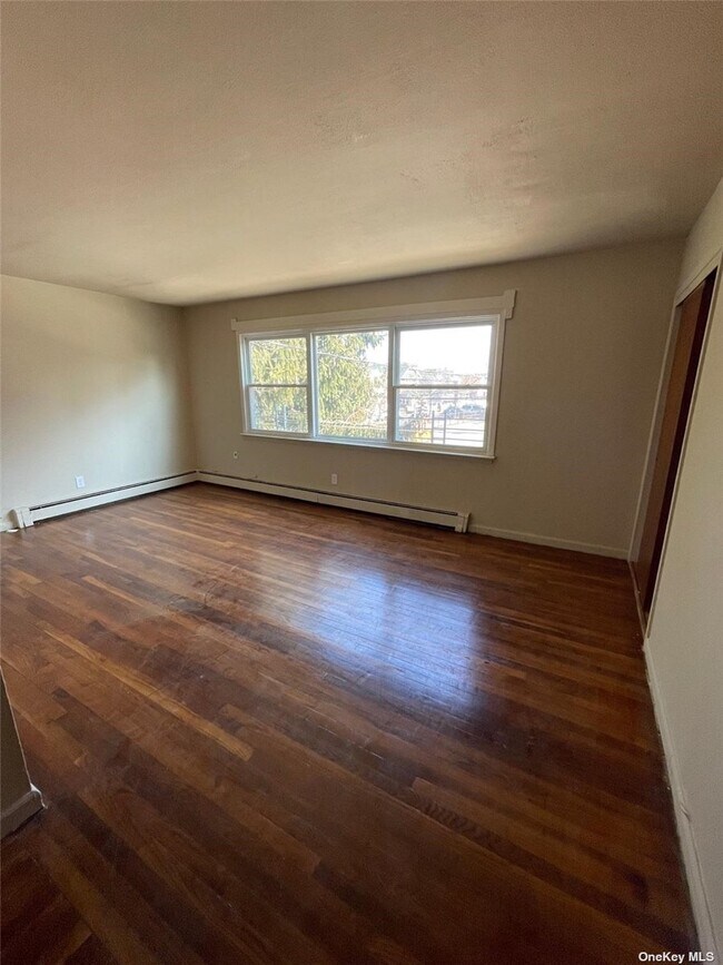 Foto del edificio - 104-06 217th Ln