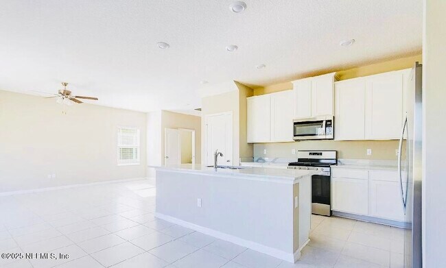 Foto del edificio - 87 Fellbrook Dr