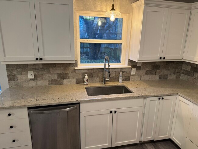 Foto del edificio - 7903 N 122nd East Ave