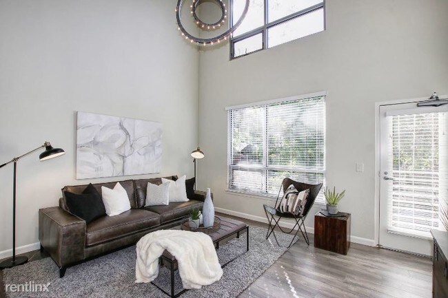 Foto del edificio - 1 br, 1.5 bath Apartment - 1900 O St 2 Unit 2
