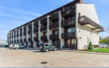 Building Photo - 6660 Wood River Dr