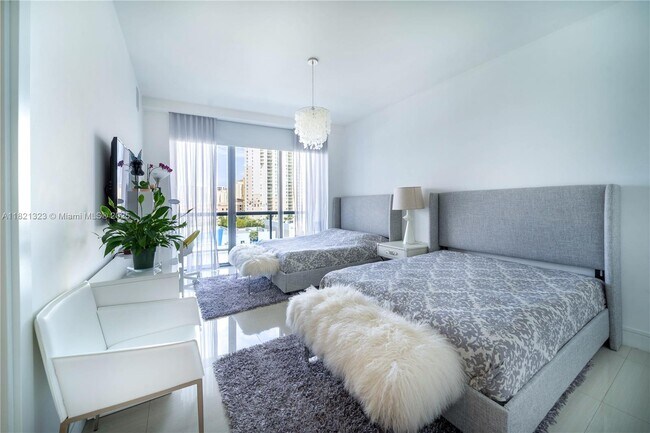 Foto del edificio - 3250 NE 188th St