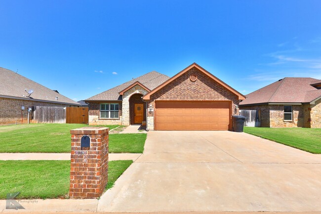Foto del edificio - 3/2/2 in Butterfield Meadows!