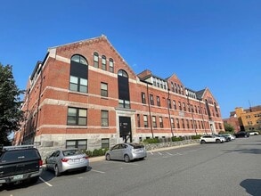 Building Photo - 1022 Hancock St