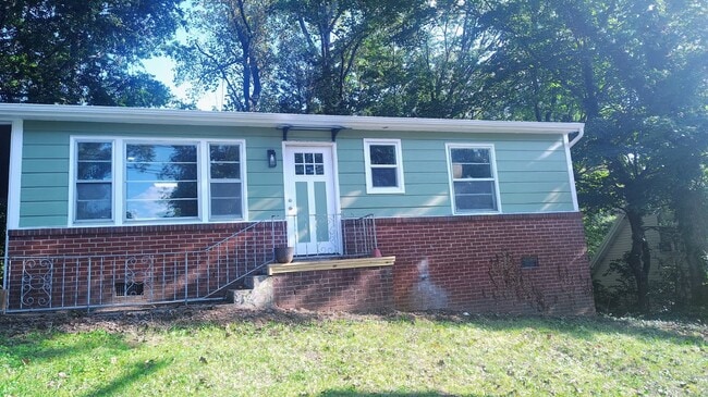 Building Photo - 2626 Vucrest Ave