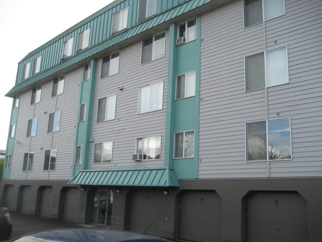 Building Photo - Hemlock Court