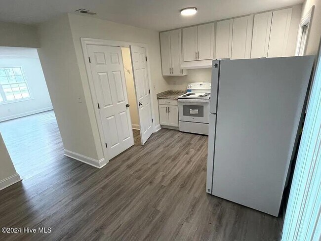 Building Photo - 3810 Symi Cir