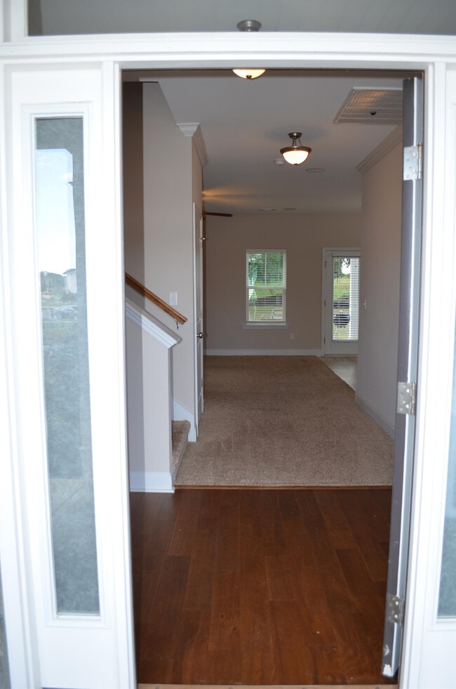 Building Photo - 1342 York Dr