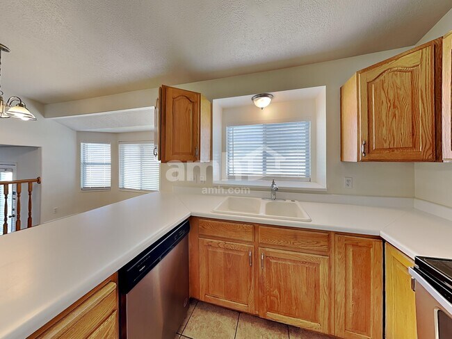 Building Photo - 1165 E 1500 N