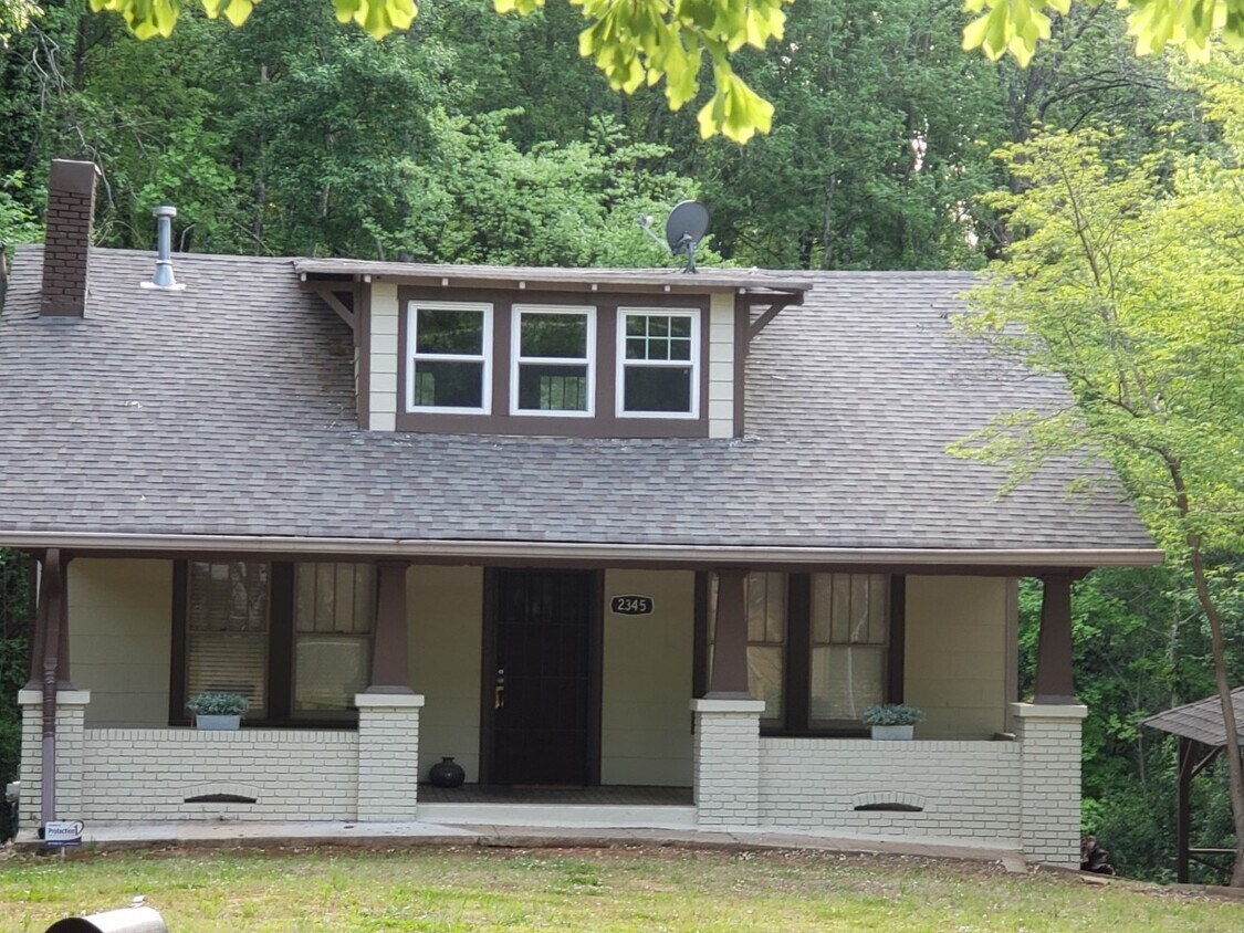 Primary Photo - 2345 Macon Dr SW