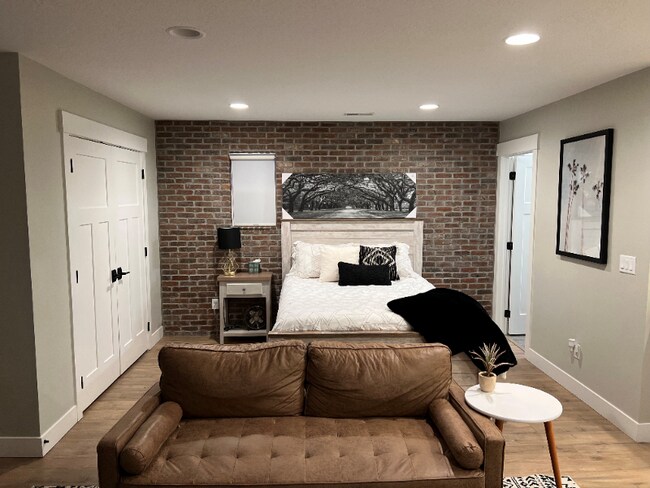 Foto del edificio - 6232 W Lake Ave