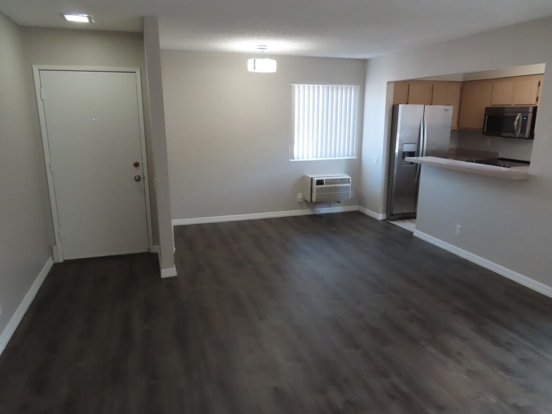 Primary Photo - Renovated, upstairs one bedroom condo in M...